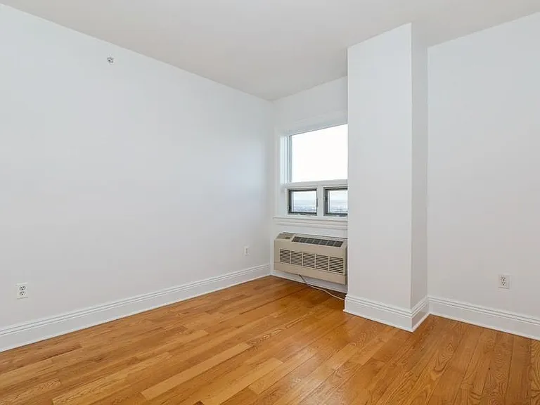 809-815 22nd St #704 — Photo 15