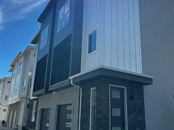 2nd image of 524 E Violets Cove Ln