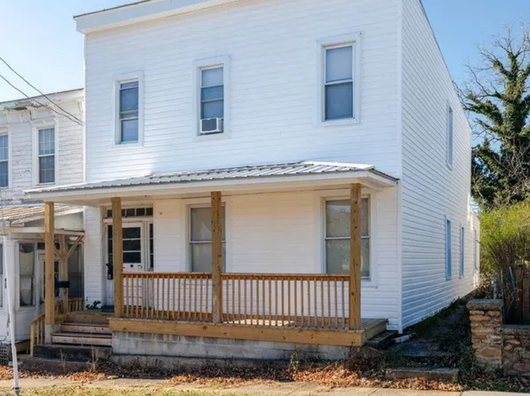 427 4th St #B, Shenandoah, VA 22849