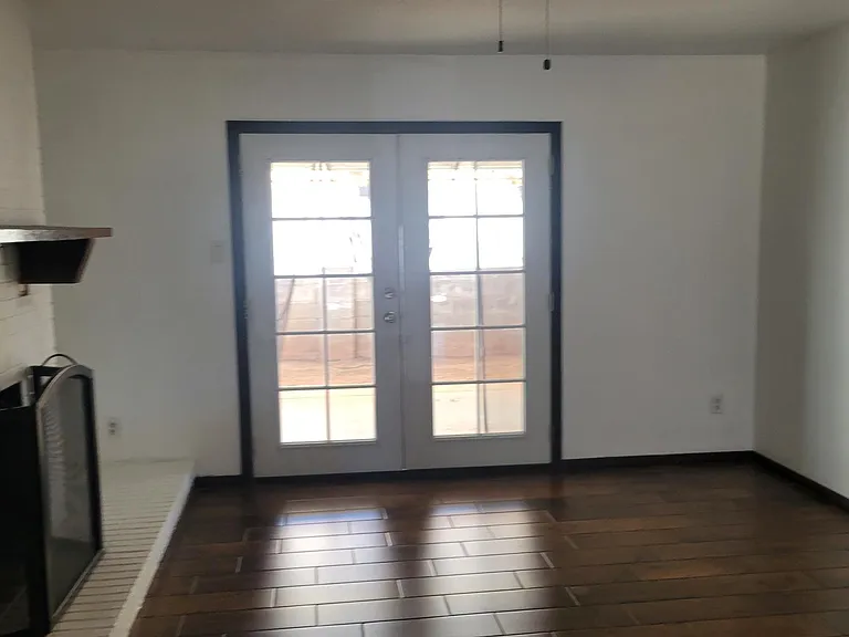 5020 San Pedro Ct NE — Photo 2
