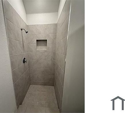 5th image of 235 NE 3rd Ct