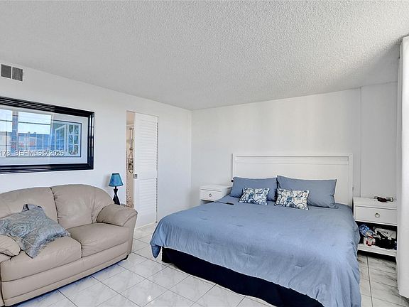5th image of 200 SE 5th Ave APT 405