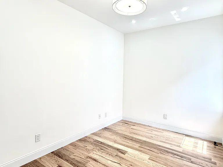 48-15 43rd Ave #3B — Photo 2