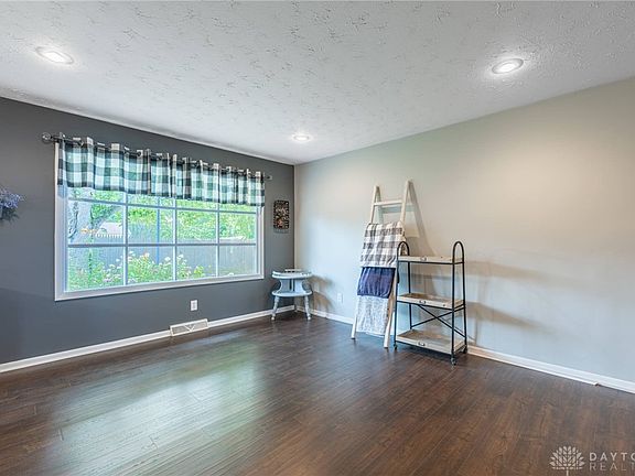 3rd image of 5257 Montgomery Ave