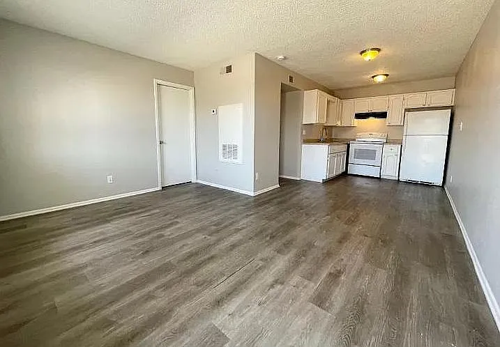 1725 W Vogel Ave