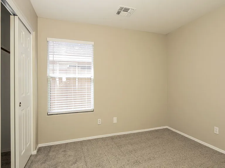 1652 N Serina — Photo 13