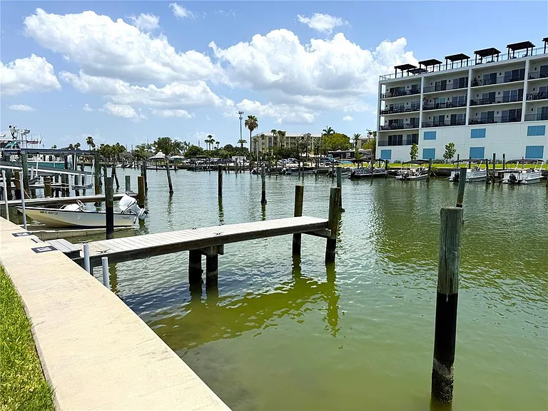 201 Medallion Blvd #D — Photo 18