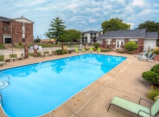 4805 86th St APT 29, Urbandale, IA 50322