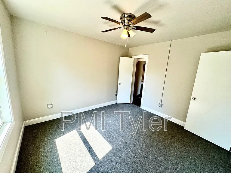 1806 W Oakwood St — Photo 8