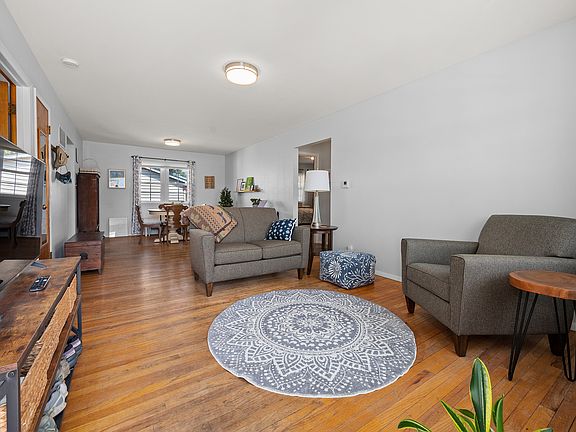 3rd image of 407 Fairlane Ave