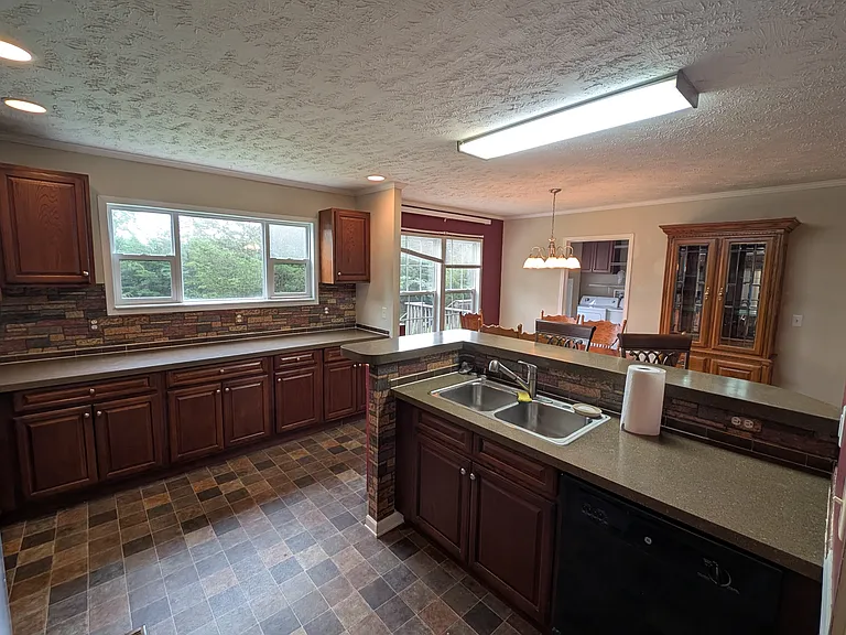 370 Evans Rd — Photo 6