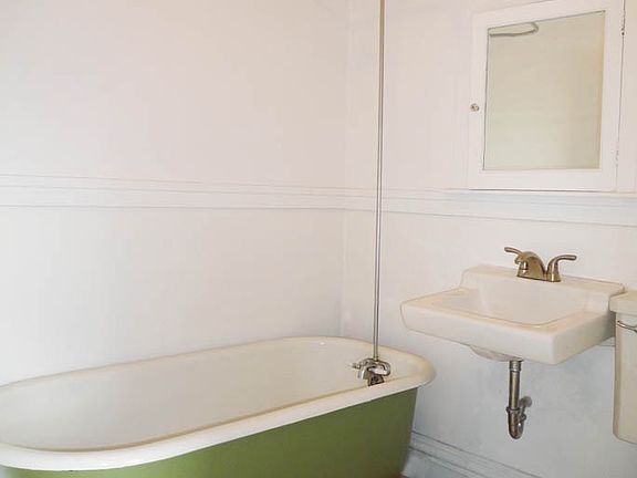 Clawfoot Tub w/ Shower Halo
