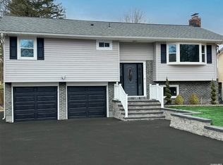 38 Maplewood Rd, Huntington Station, NY 11746