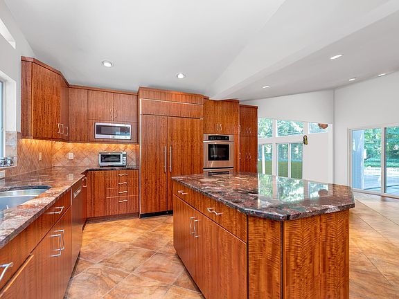 5th image of 25 Twin Ponds Ln