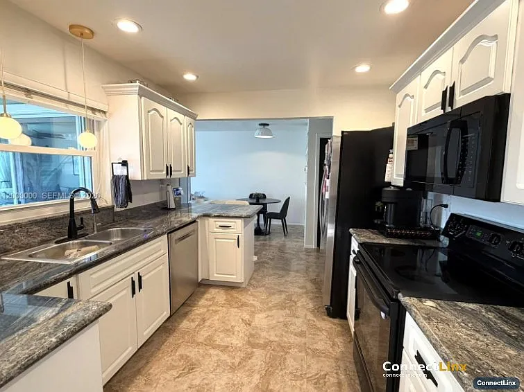 5704 SW 116th Ave — Photo 4