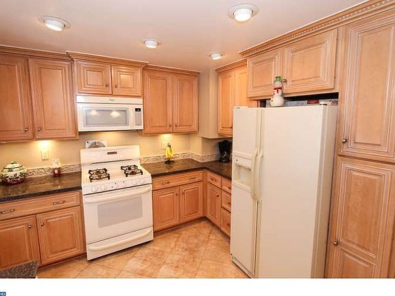 4th image of 10916 Kirby Dr