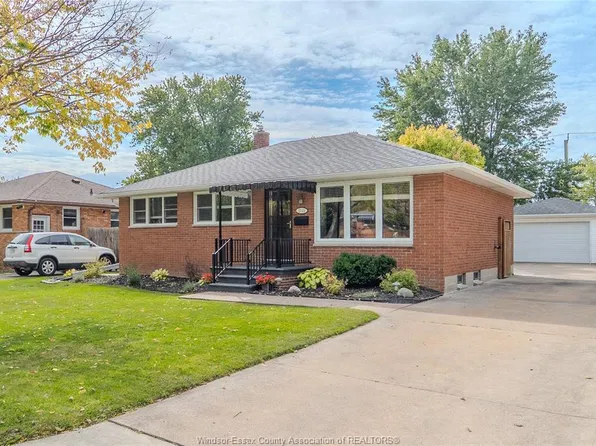 1049 Buckingham Rd, Windsor, ON N8S 2E2