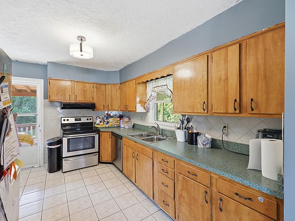 3rd image of 216 Rancho Dr