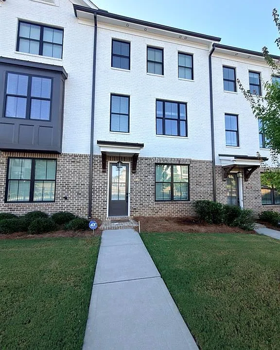 605 Millcroft Blvd