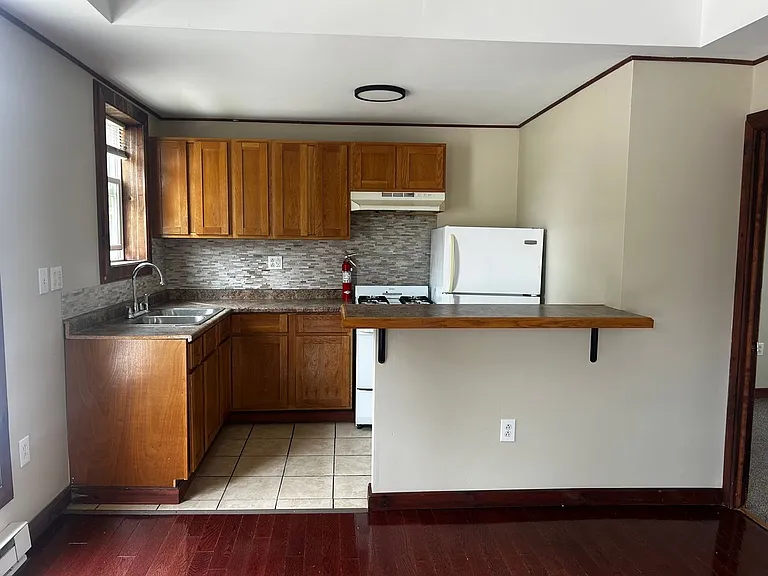 67 Groton Ave — Photo 10
