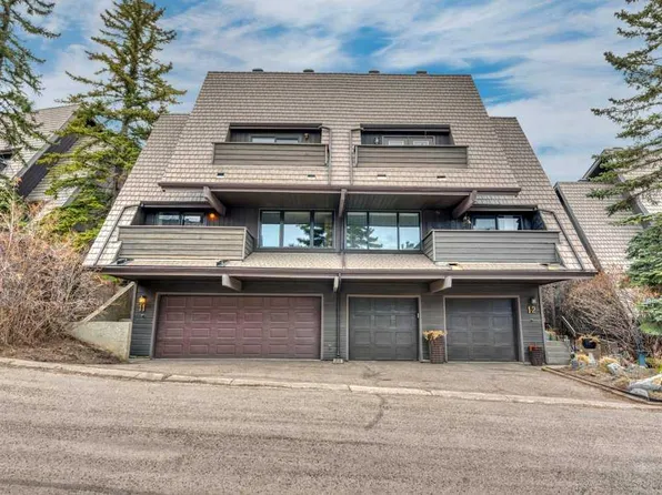 700 W Ranch Estates Pl NW #11, Calgary, AB T3G 1M3