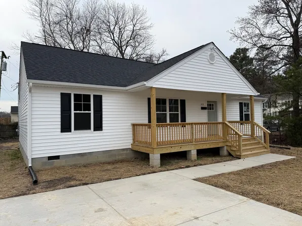 325 Yorktown Dr, Colonial Heights, VA 23834