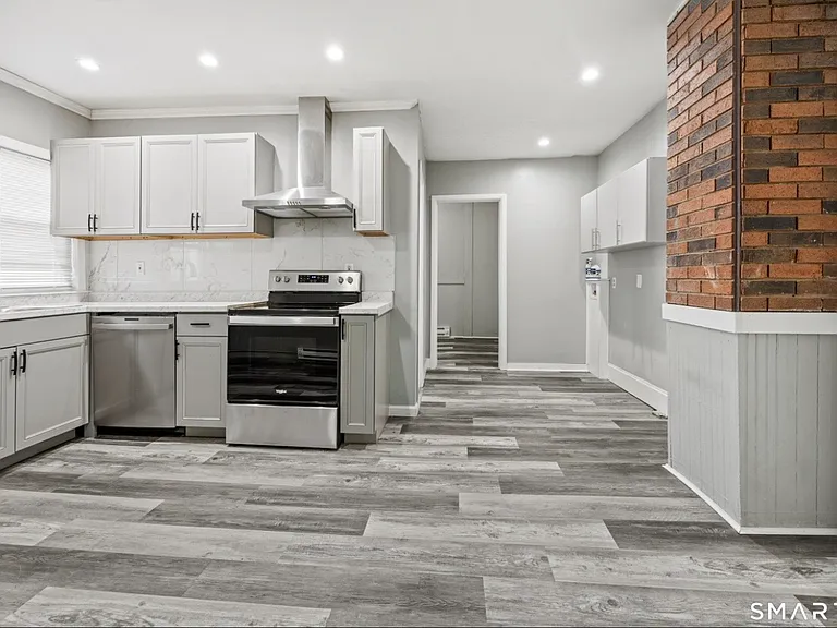 31 Van Orman St #2 — Photo 2