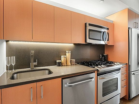 4th image of 8 Spruce St APT 33K
