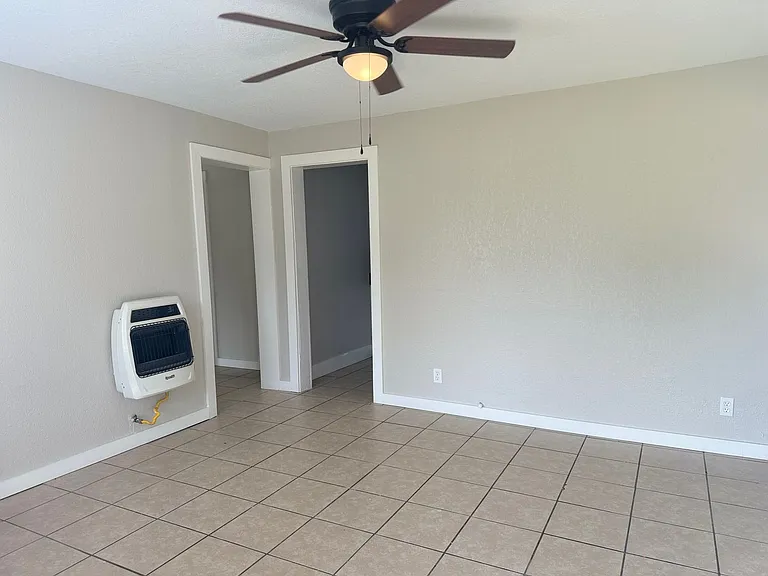 408 W Grove Ave #B — Photo 16