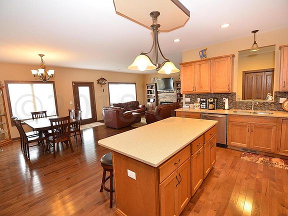 5th image of 4189 Crystal Dr