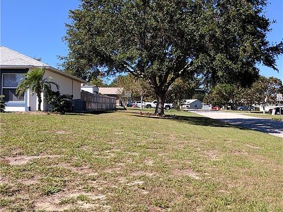 3rd image of 11641 Crescent Pines Blvd