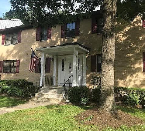 2nd image of 446 Somerset Dr APT J