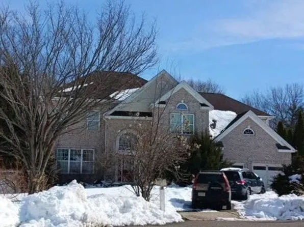 47 Independence Way, Miller Place, NY 11764