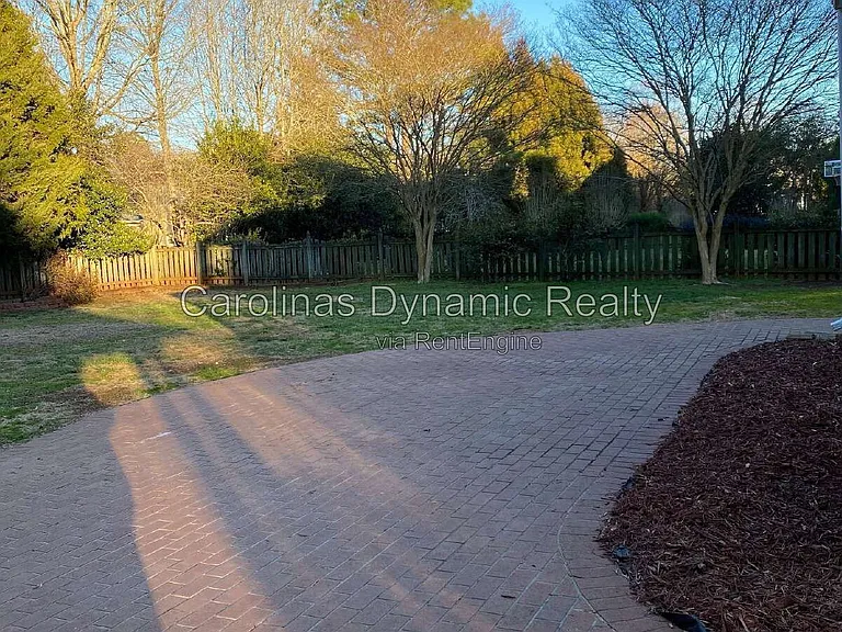 605 Queenswater Ln — Photo 48