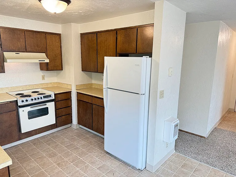 165 SW Kalmia St. — Photo 10