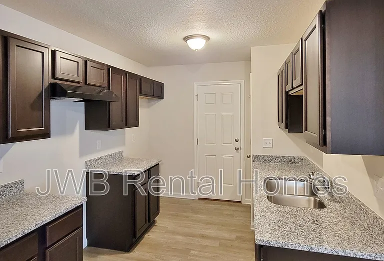 5652 Verbena Rd — Photo 2