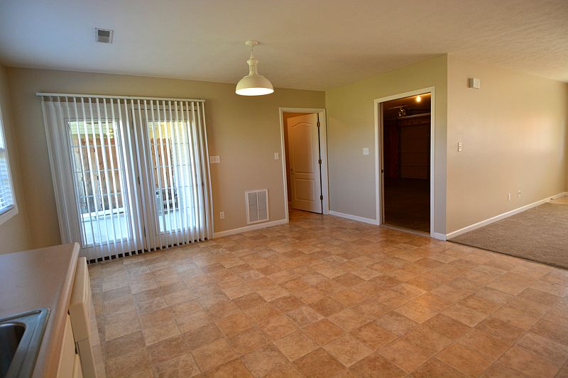 04 Kitchen To Garage_1_10172016