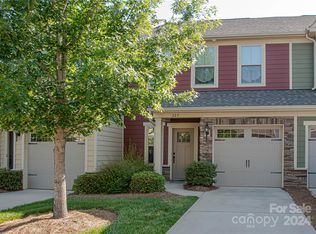 327 Scenic View Ln, Matthews, NC 28104