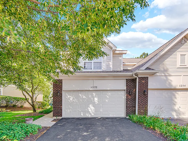 1252 Townes Cir — Photo 1
