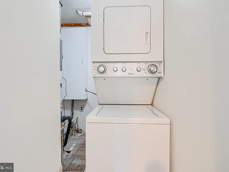 1138 W Lombard St — Photo 11