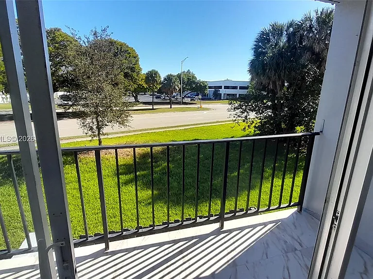310 Fontainebleau Blvd #203 — Photo 23