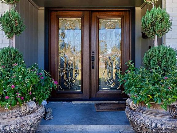 3rd image of 4625 Gladys Ave