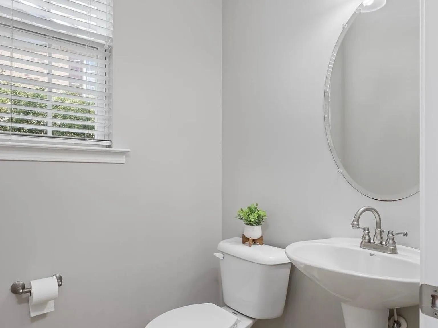 320 Longchamp Ln — Photo 3