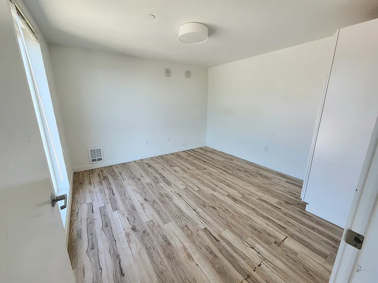 Russo Apartments — Photo 37