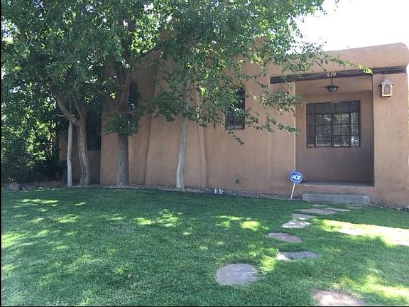2nd image of 419 Aliso Dr NE
