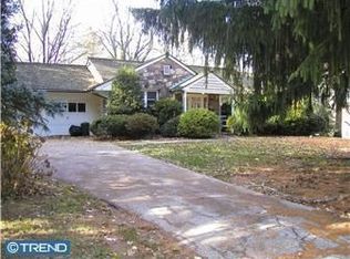 8 Kinterra Rd, Wayne, PA 19087