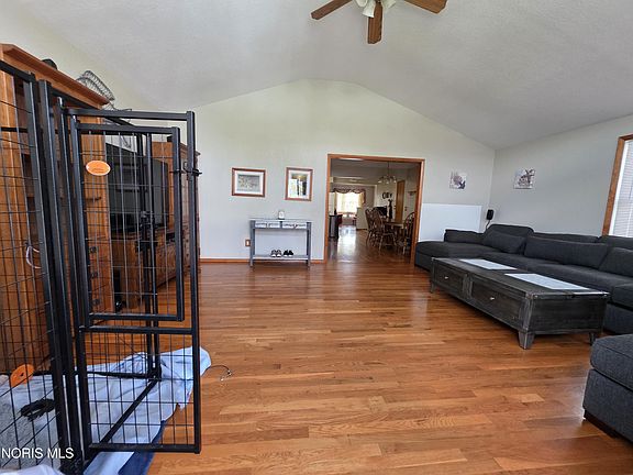 3rd image of 5328 Elaine Dr
