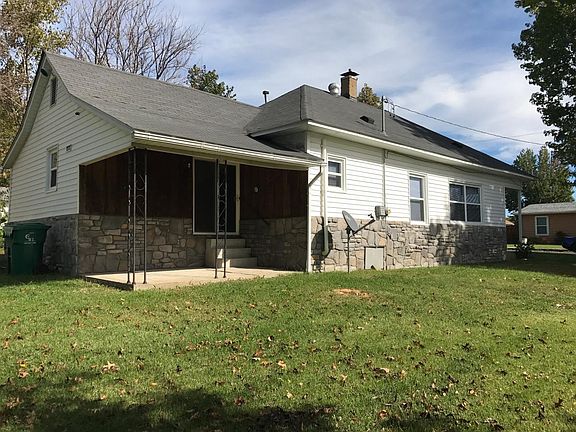 2nd image of 1102 Davis Ave