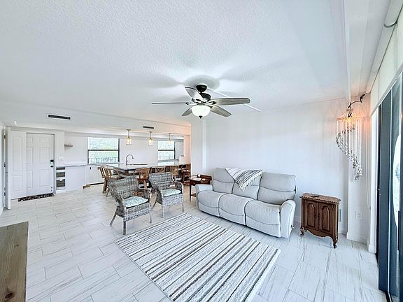 5th image of 2424 N Federal Highway #407