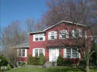 10 Caisson Dr, Danbury, CT 06810